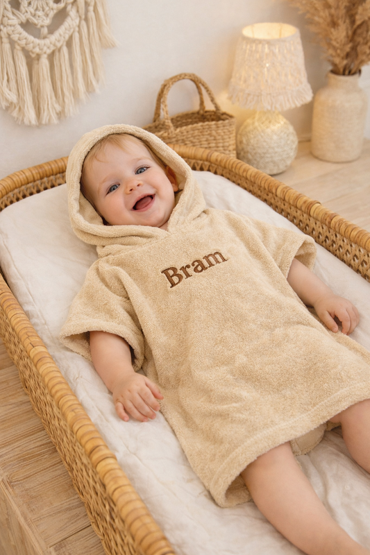 Badponcho beige met naam geborduurd maat S